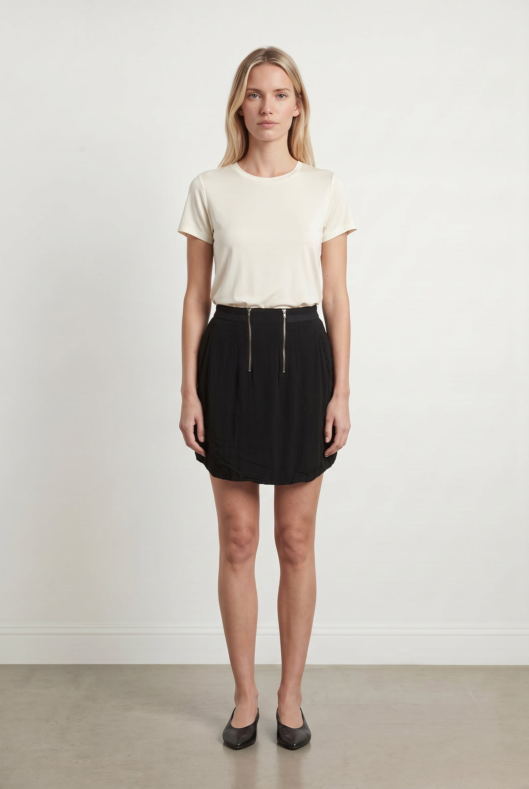 Jupe Courte Noire - Taille M/38 de la marque IKKS | PARAD120421 - Vendu par Paradigme - Image 1