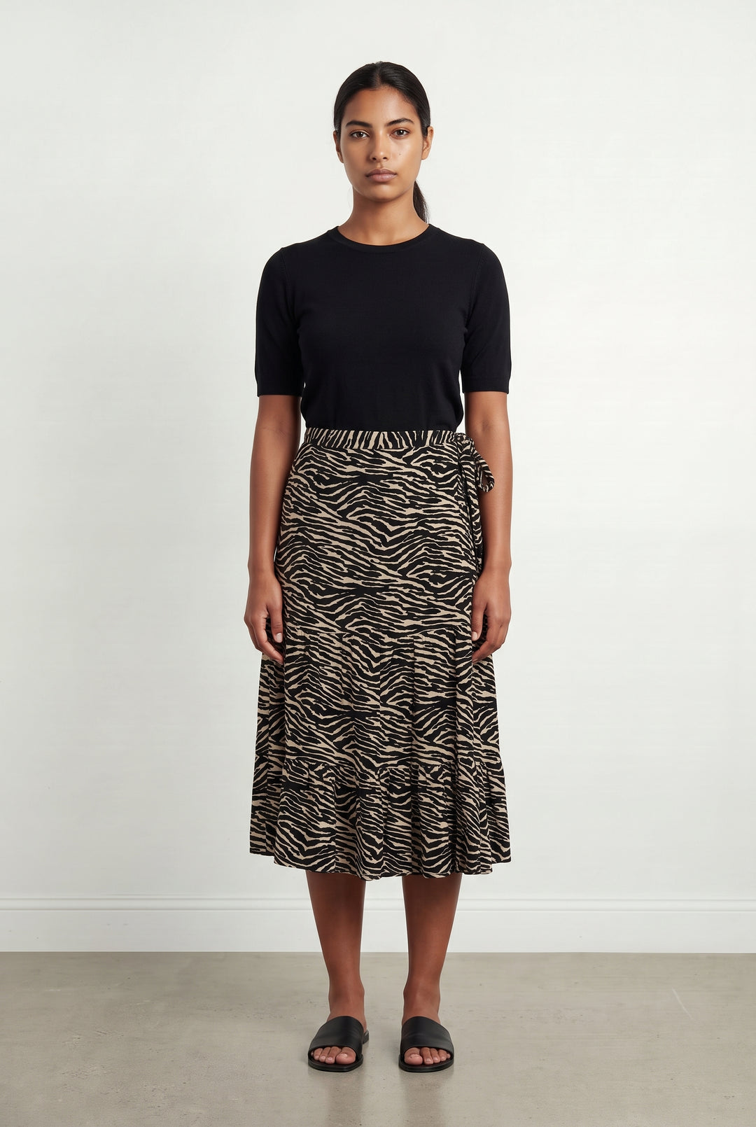 Jupe Midi Noire et Beige - Taille L/40 de la marque La Fée Maraboutée | PARAD120606 - Vendu par Paradigme - Image 1