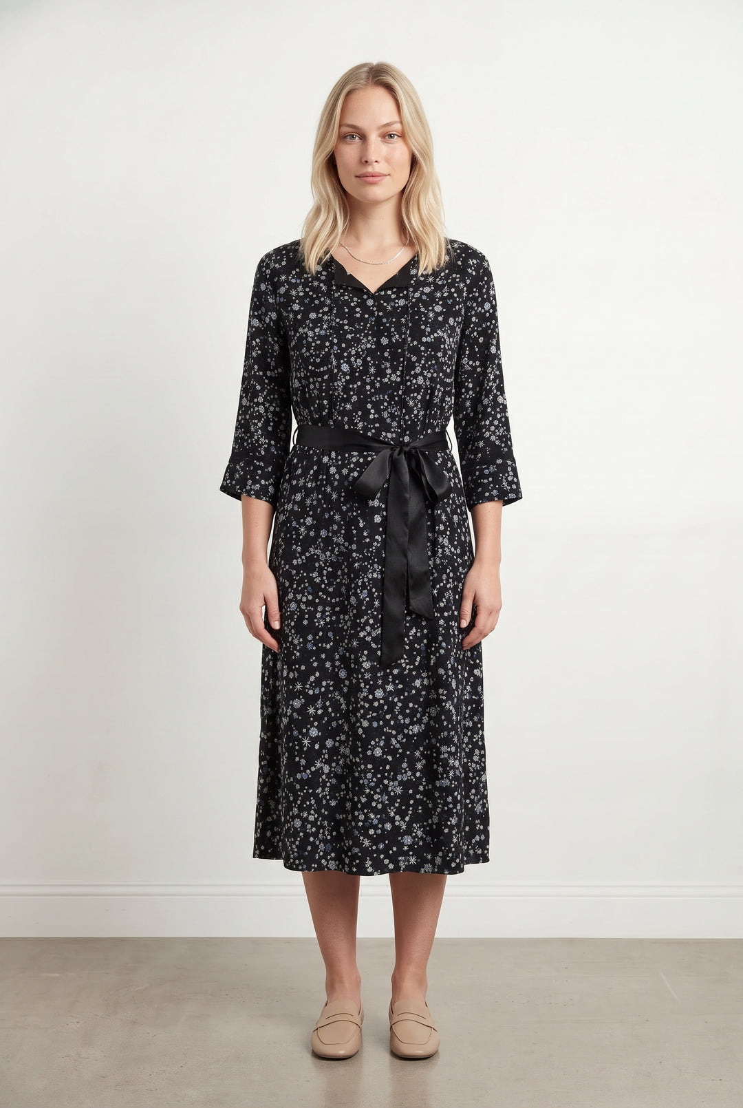 Robe Midi Noire à Fleurs Blanches - Taille L/40 de la marque Gerard Darel | PARAD120627 - Vendu par Paradigme - Image 1