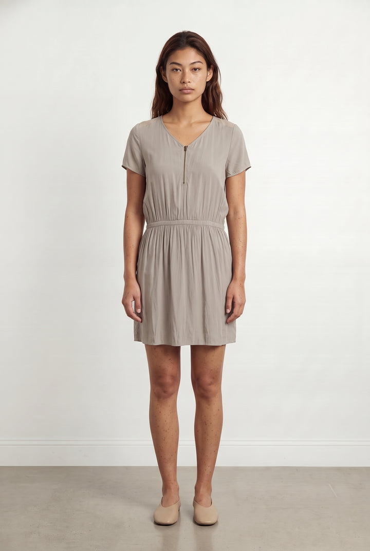 Robe Courte Beige - Taille M/38 de la marque American Vintage | PARAD120708 - Vendu par Paradigme - Image 1