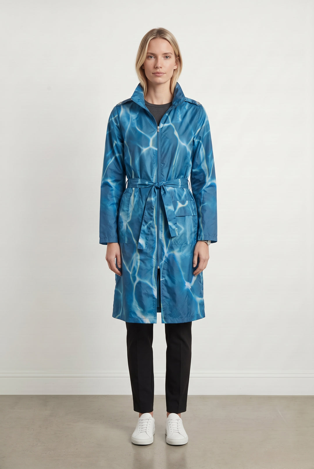 Trench Bleu et Blanc - Taille M/38 de la marque Agnès b. | PARAD120781 - Vendu par Paradigme - Image 1