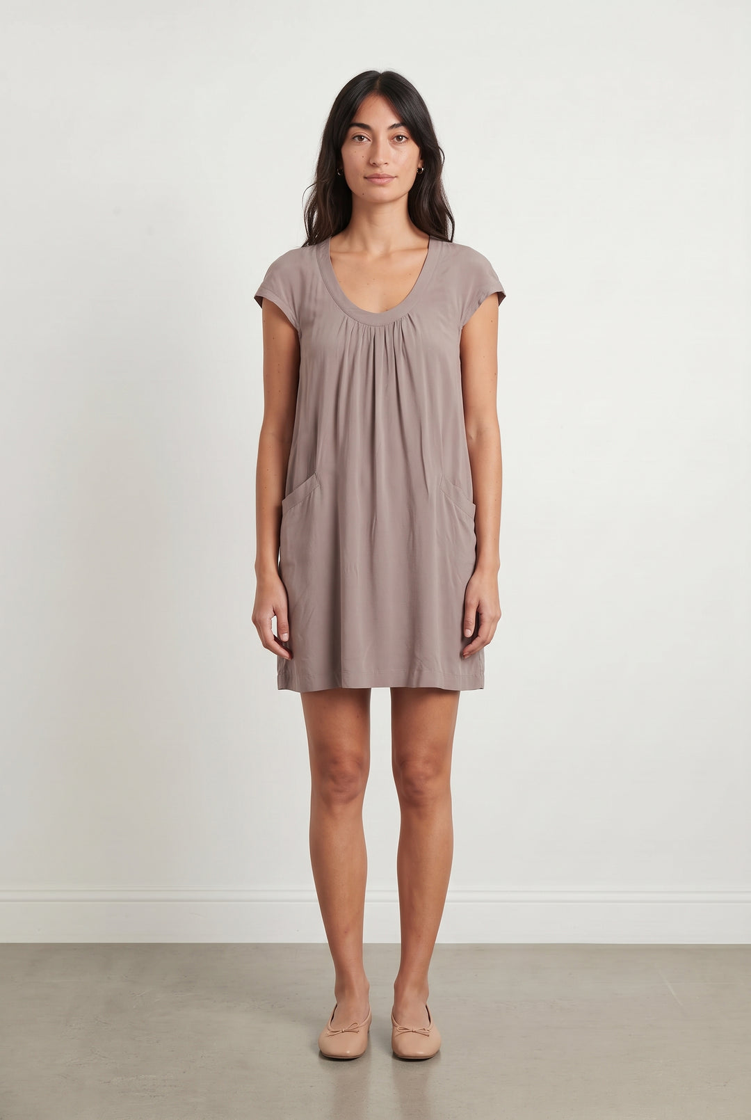 Robe Courte Taupe - Taille M/38 de la marque Tara Jarmon | PARAD120831 - Vendu par Paradigme - Image 1
