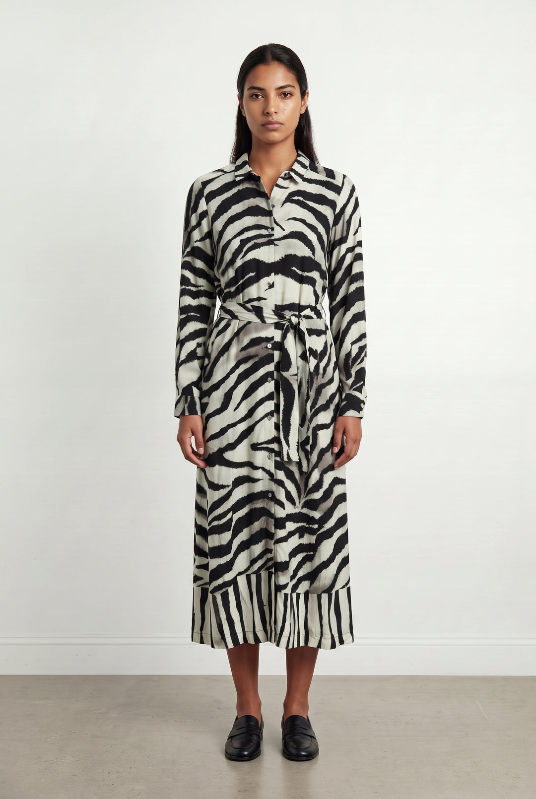 Robe Longue Noire et Blanche - Taille L/40 de la marque Indies | PARAD120909 - Vendu par Paradigme - Image 1