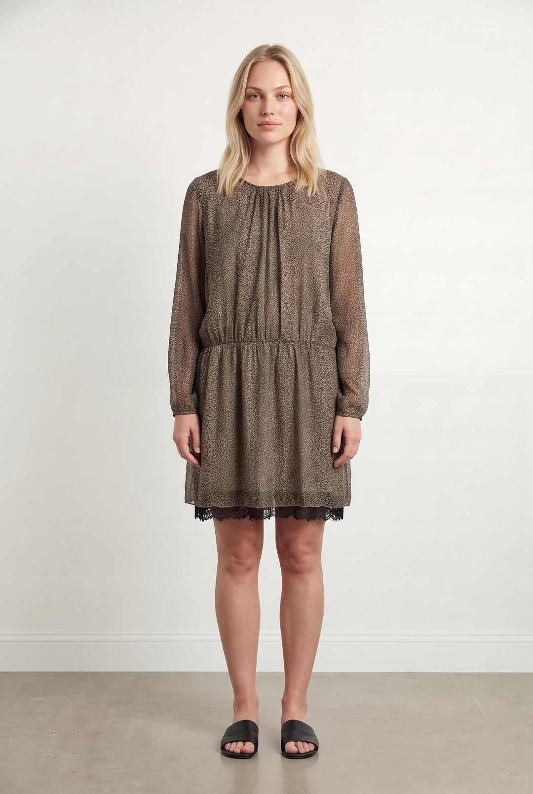 Robe Marron - Taille L/40 de la marque La Fée Maraboutée | PARAD121237 - Vendu par Paradigme - Image 1