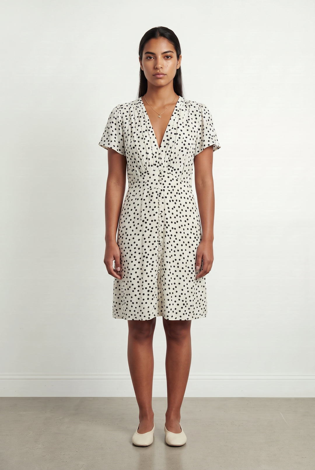Robe Courte Blanche et Noire - Taille L/40 de la marque IKKS | PARAD121333 - Vendu par Paradigme - Image 1