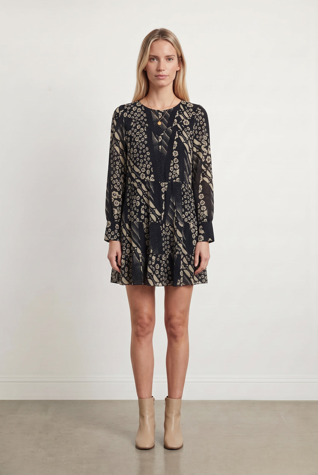 Robe Courte Noire et Beige - Taille M/38 de la marque ba&amp;sh | PARAD122421 - Vendu par Paradigme - Image 1
