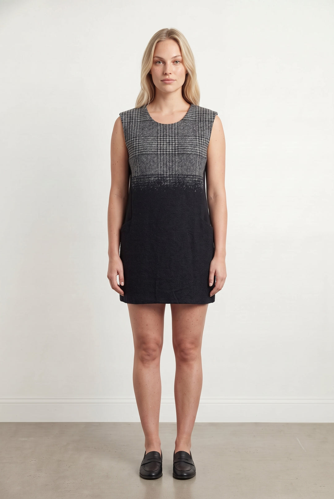 Robe Sans Manches Noire et Grise - Taille L/40 de la marque La Fée Maraboutée | PARAD122895 - Vendu par Paradigme - Image 1