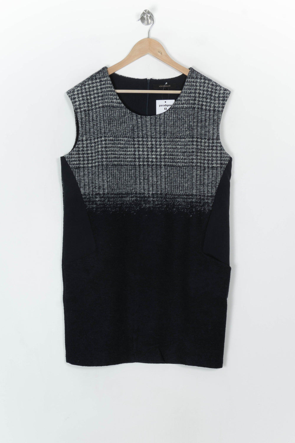 Robe Sans Manches Noire et Grise - Taille L/40 de la marque La Fée Maraboutée | PARAD122895 - Vendu par Paradigme - Image 2