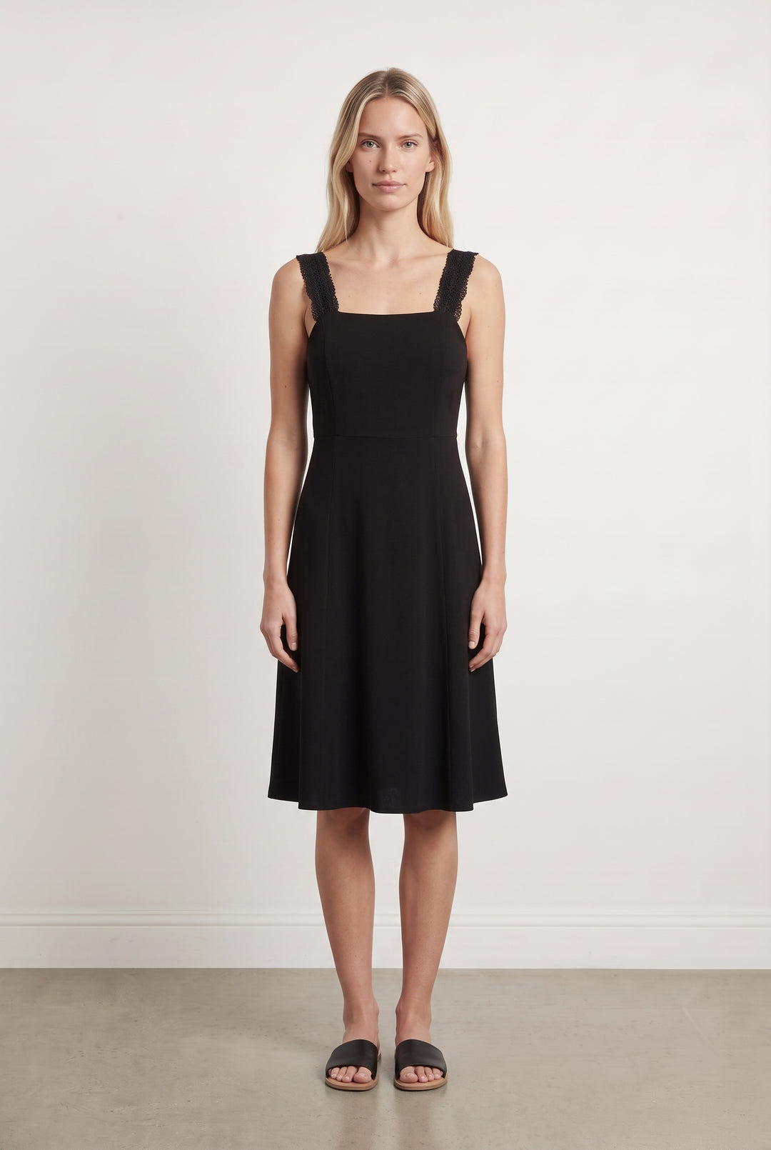 Robe Longue Noire - Taille M/38 de la marque Sézane | PARAD123536 - Vendu par Paradigme - Image 1