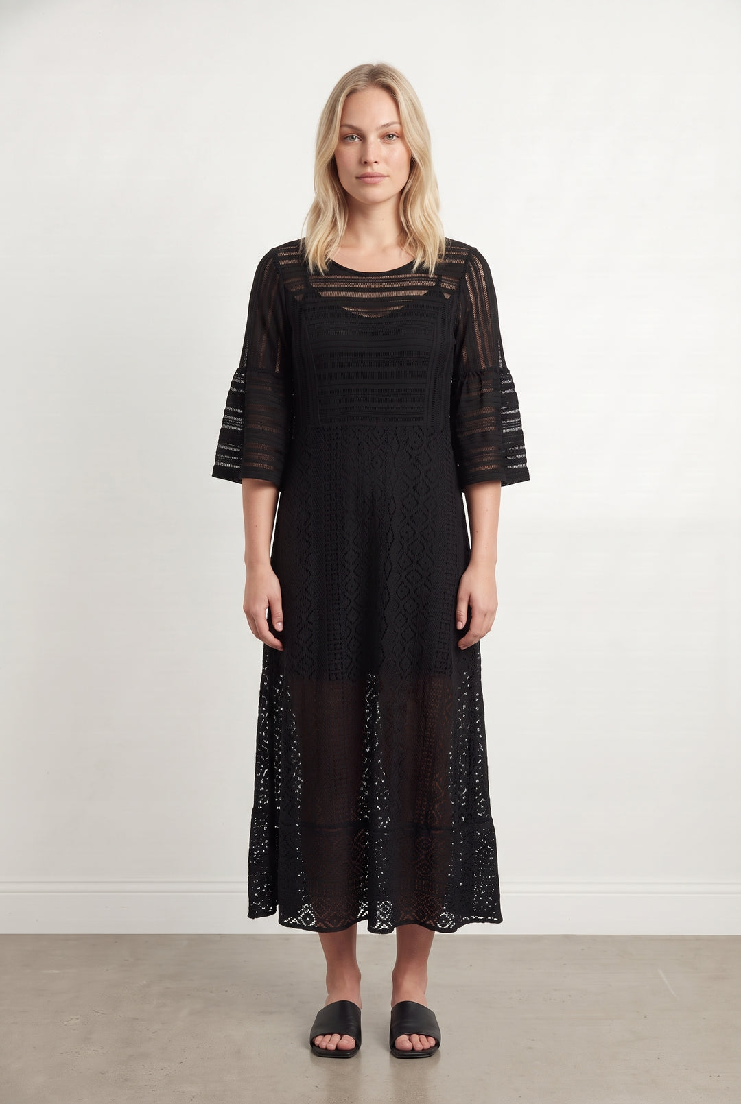 Robe Noire - Taille L/40 de la marque La Fée Maraboutée | PARAD123625 - Vendu par Paradigme - Image 1