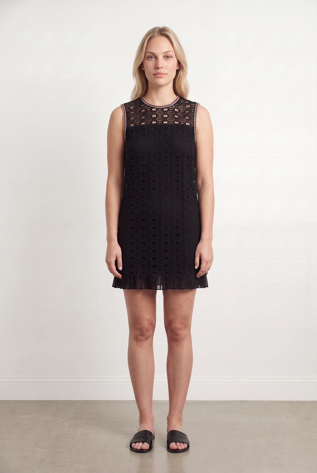 Robe Courte Noire - Taille L/40 de la marque Sandro | PARAD123909 - Vendu par Paradigme - Image 1