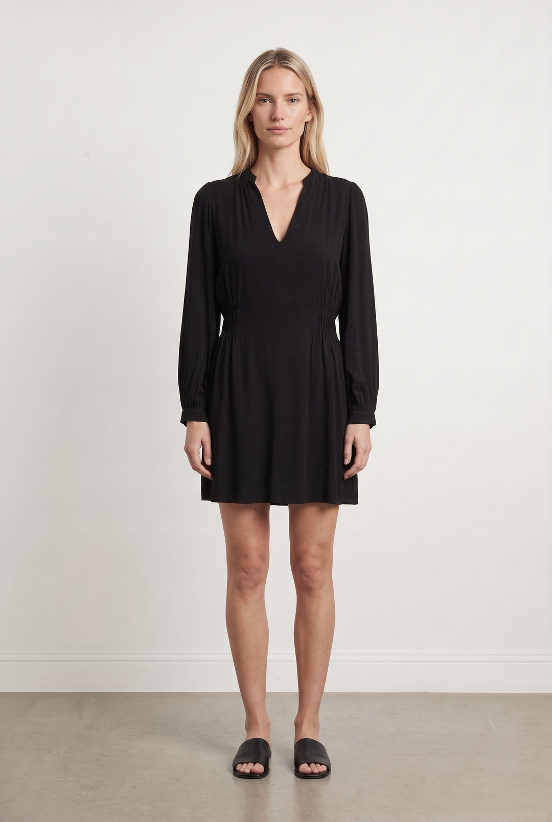 Robe Midi Noire - Taille M/38 de la marque Longchamp | PARAD124098 - Vendu par Paradigme - Image 1