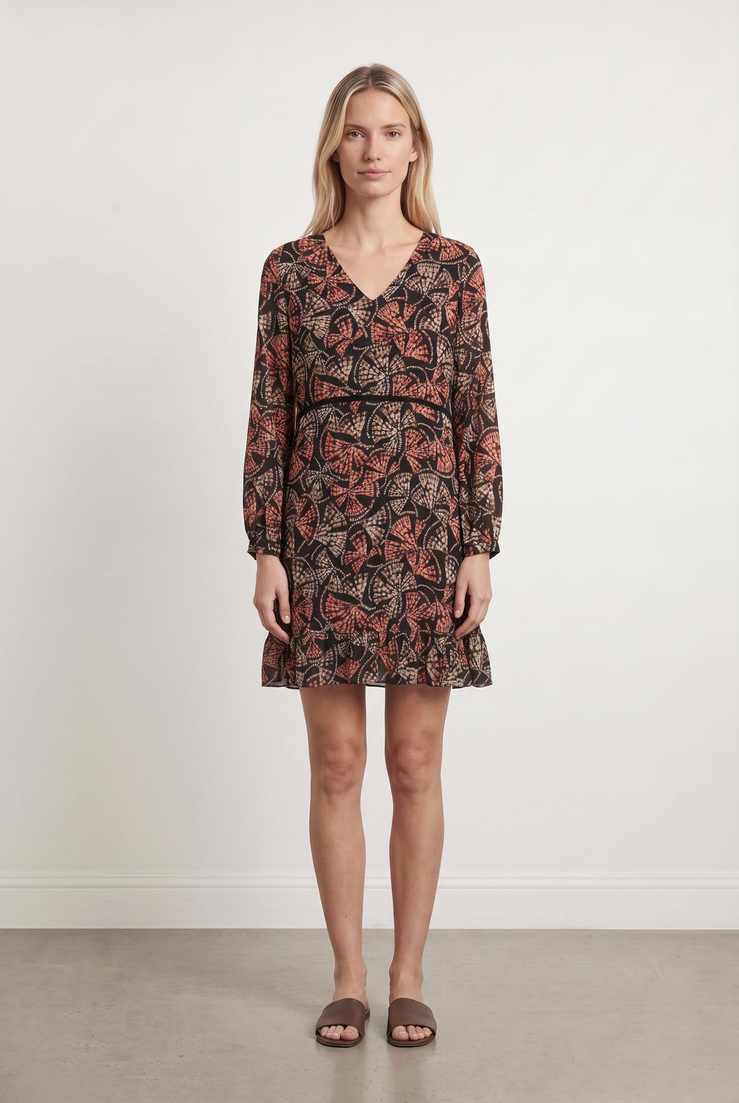 Robe Noire et Rouge - Taille M/38 de la marque La Fée Maraboutée | PARAD124188 - Vendu par Paradigme - Image 1