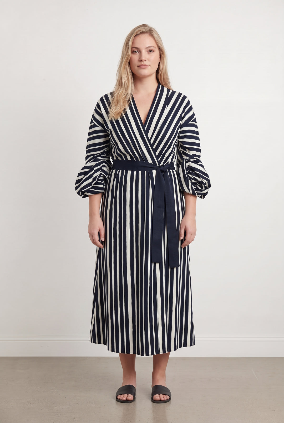 Robe Longue Bleu Marine et Blanche - Taille XL/42 de la marque Paule Ka | PARAD124301 - Vendu par Paradigme - Image 1