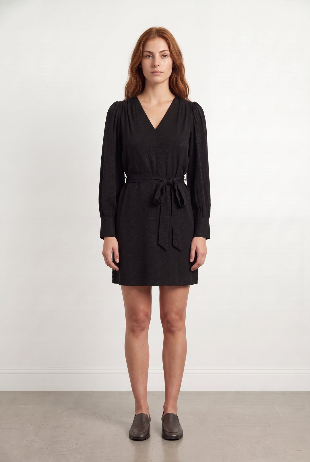 Robe Portefeuille Noire - Taille M/38 de la marque Caroll | PARAD124599 - Vendu par Paradigme - Image 1