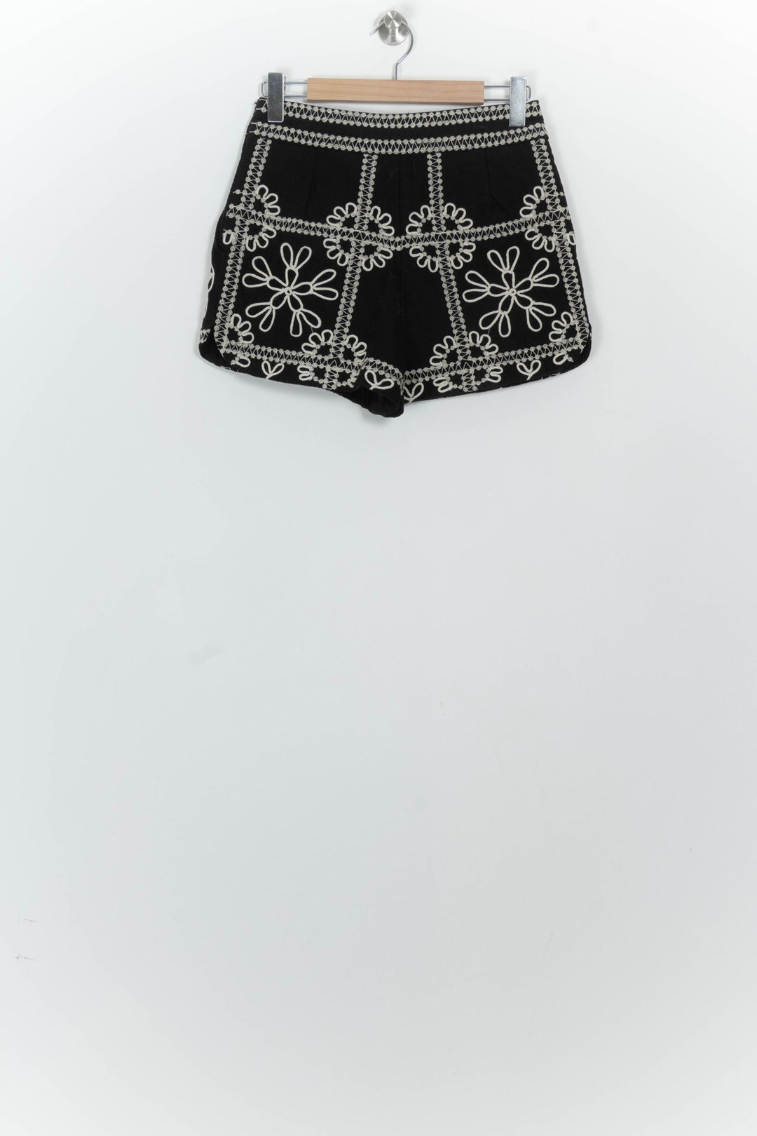 Short Brodé Noir - Taille M/38 de la marque Sézane | PARAD125732 - Vendu par Paradigme - Image 5