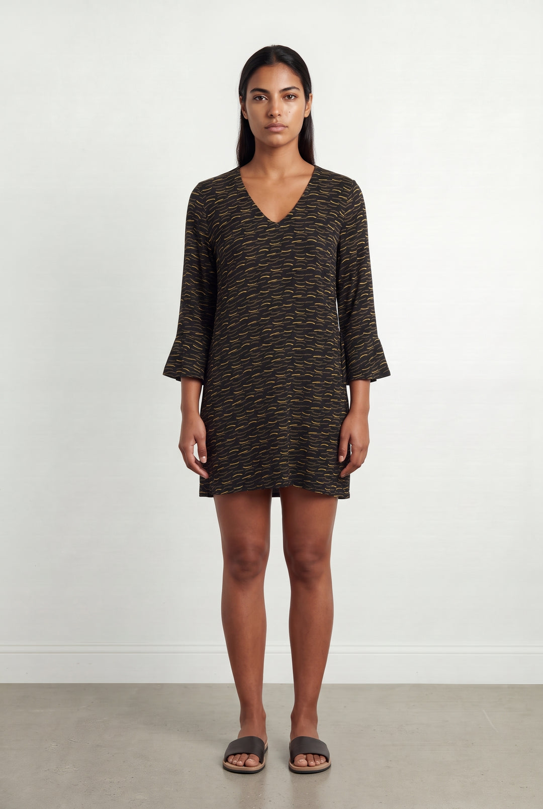Robe Noire et Dorée - Taille L/40 de la marque La Fée Maraboutée | PARAD125872 - Vendu par Paradigme - Image 1