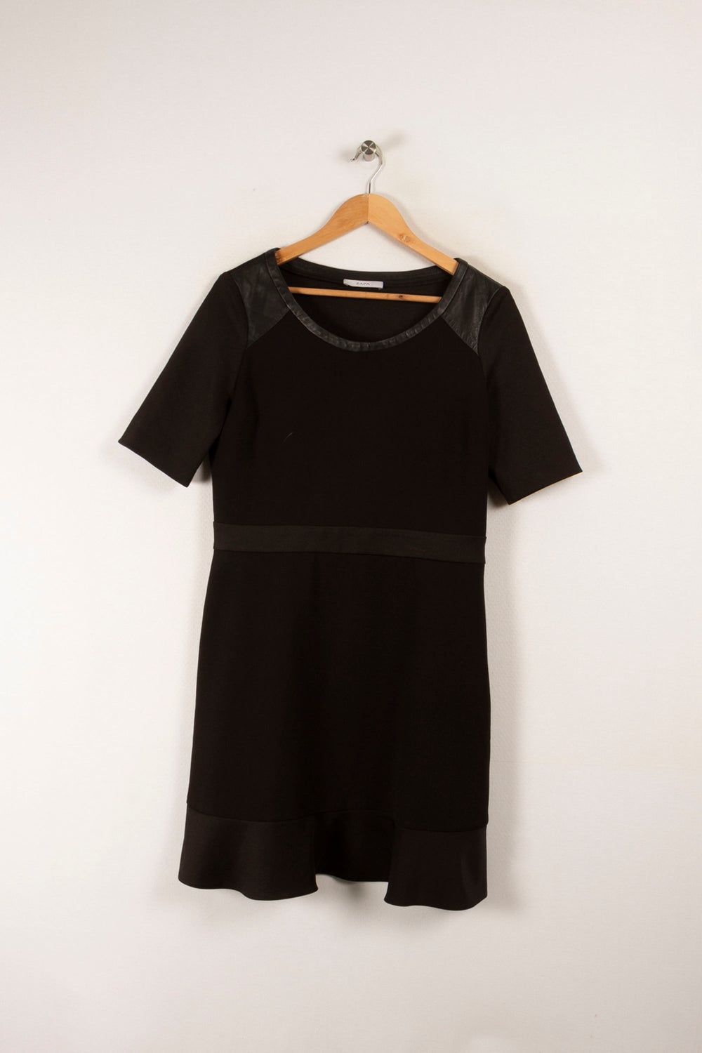 Robe Courte Noire - Taille L/40 de la marque ZAPA | PARAD22872 - Vendu par Paradigme - Image 2