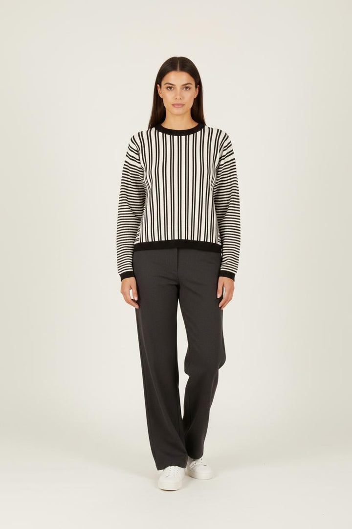 Pull Blanc et Noir - Taille M/38 de la marque Weekend Max Mara | PARAD27745 - Vendu par Paradigme - Image 1