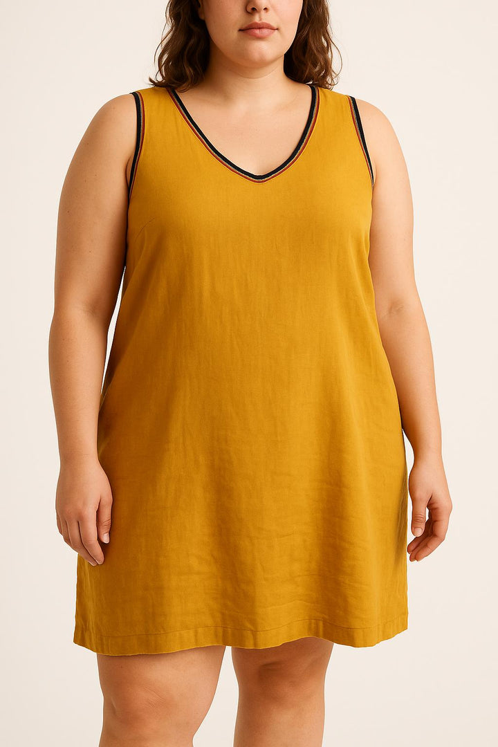 Robe jaune moutarde - Taille XL/42 de la marque La Fée Maraboutée | PARAD38989 - Vendu par Paradigme - Image 1