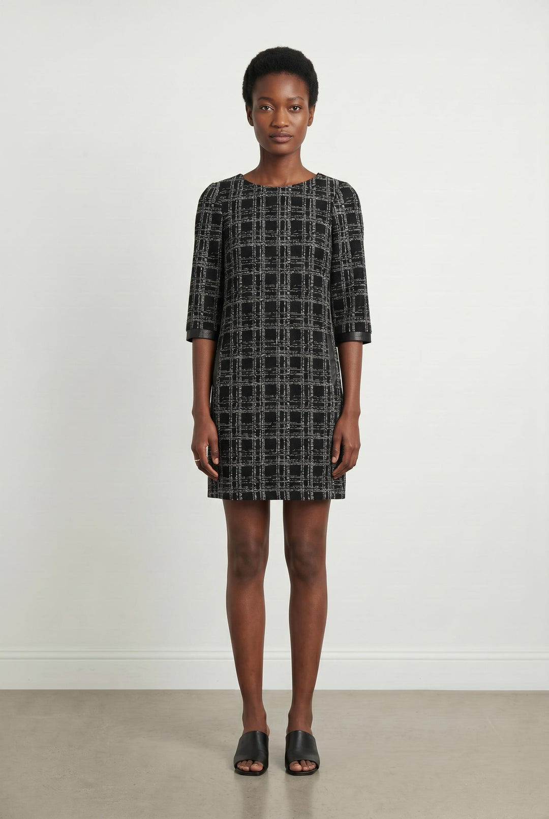 Robe Noire et Blanche - Taille XS/34 de la marque La Fée Maraboutée | PARAD42899 - Vendu par Paradigme - Image 1