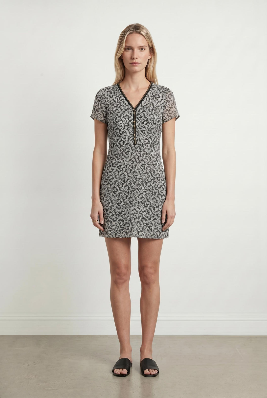 Robe Courte Noire et Blanche - Taille M/38 de la marque One Step | PARAD42937 - Vendu par Paradigme - Image 1