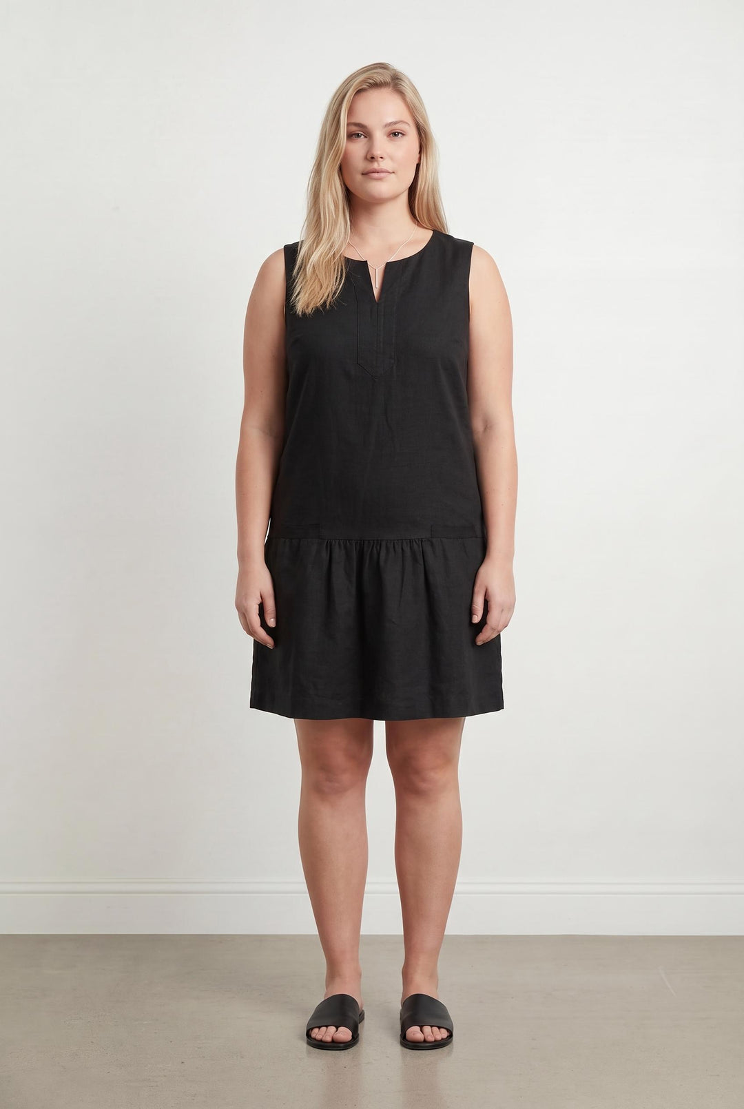 Robe Sans Manches Noire - Taille XL/42 de la marque Galeries Lafayette | PARAD42953 - Vendu par Paradigme - Image 1