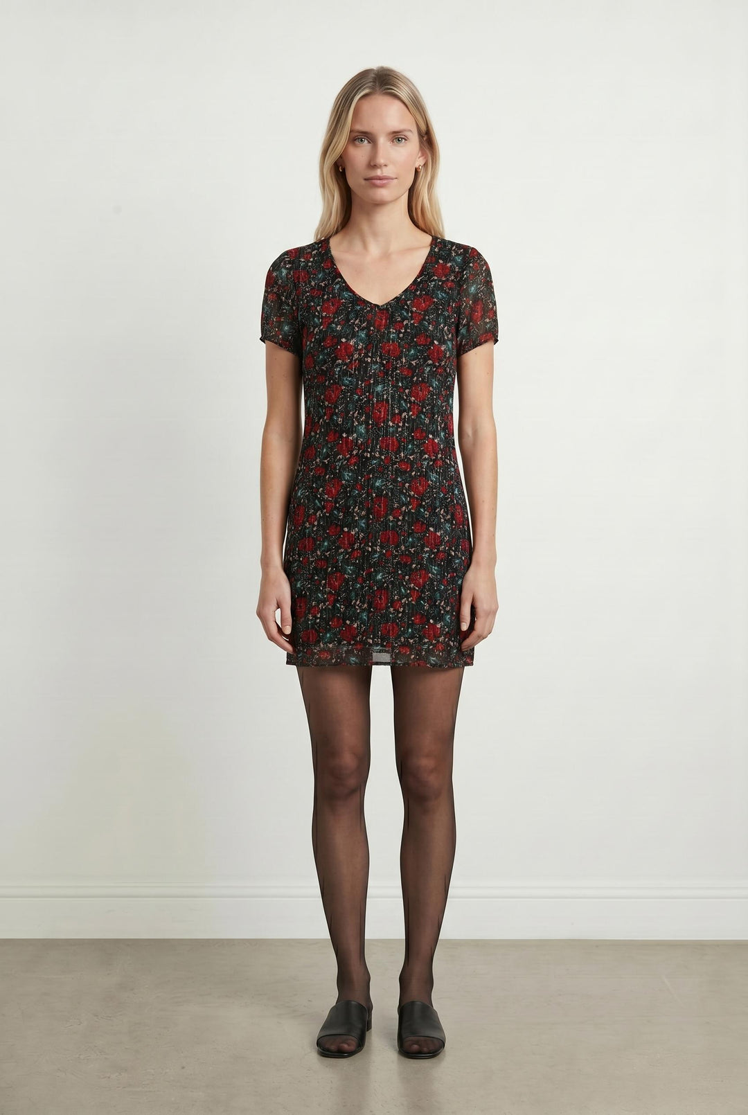 Robe Fleurie Noire et Rouge - Taille XS/34 de la marque One Step | PARAD43021 - Vendu par Paradigme - Image 1