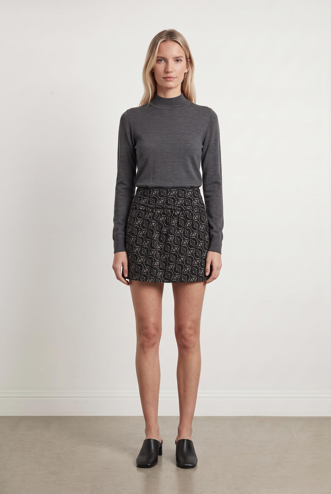 Jupe Courte Noire et Grise - Taille M/38 de la marque IKKS | PARAD43326 - Vendu par Paradigme - Image 1