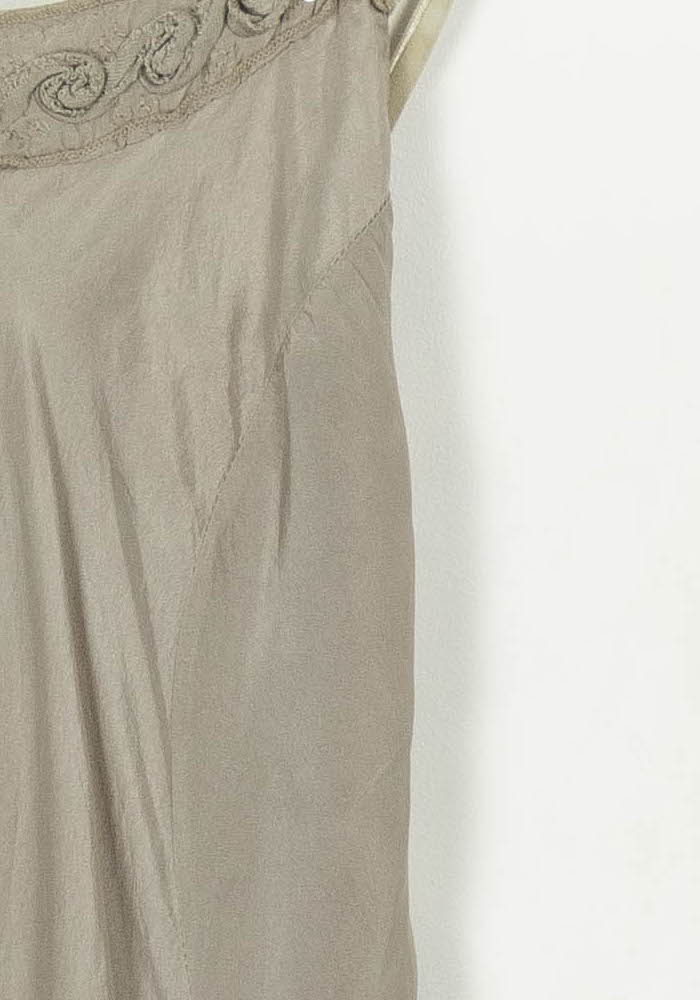 Robe grise - Taille M/38 de la marque La Fée Maraboutée | PARAD44418 - Vendu par Paradigme - Image 3