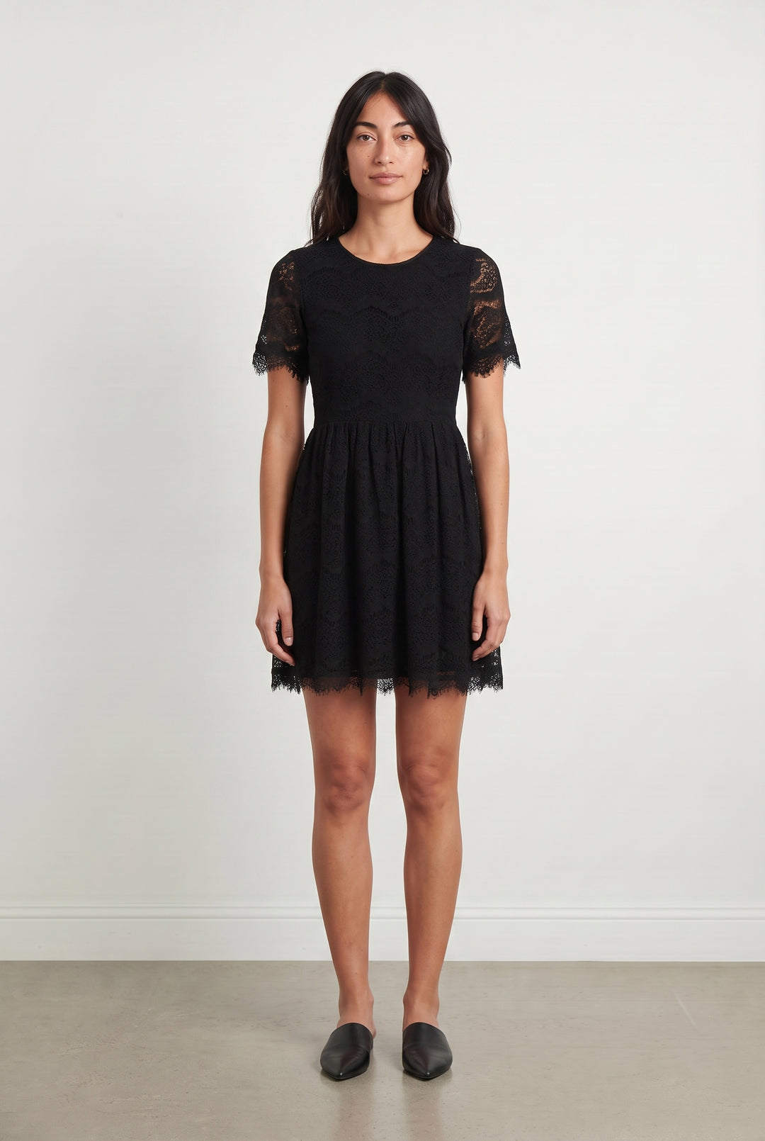 Robe noire en dentelle - Taille M/38 de la marque Suncoo | PARAD45186 - Vendu par Paradigme - Image 1