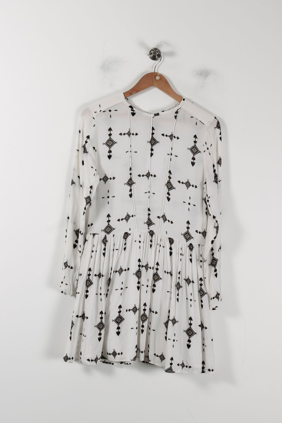 Robe Courte Blanche et Noire - Taille S/36 de la marque IKKS | PARAD51213 - Vendu par Paradigme - Image 2