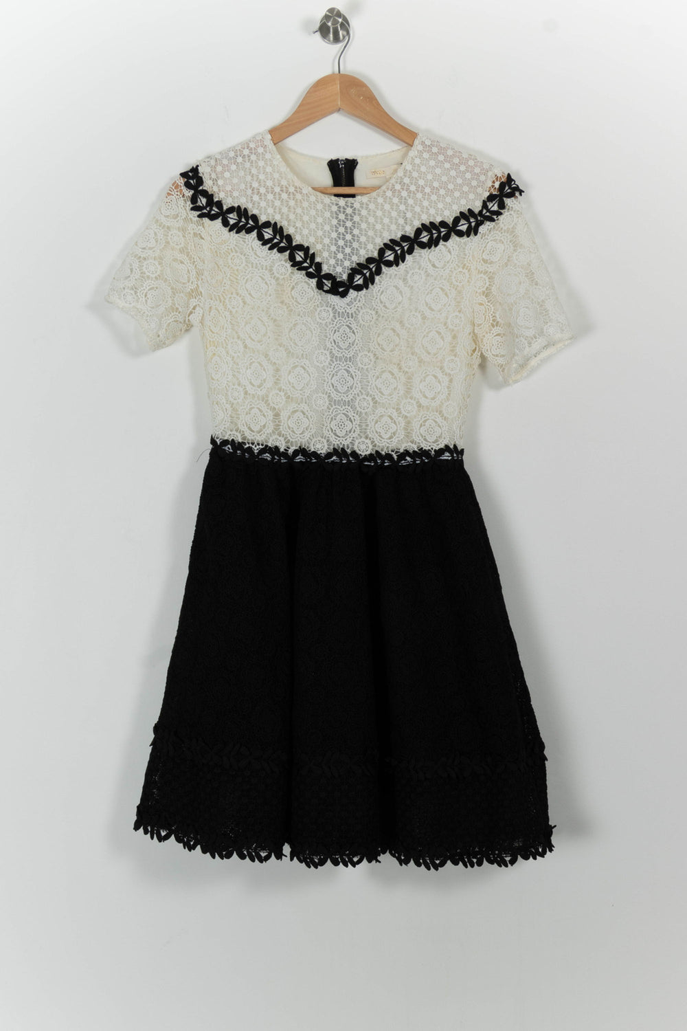 Robe Dentelle Noire et Blanche - Taille S/36 de la marque Maje | PARAD52032 - Vendu par Paradigme - Image 2