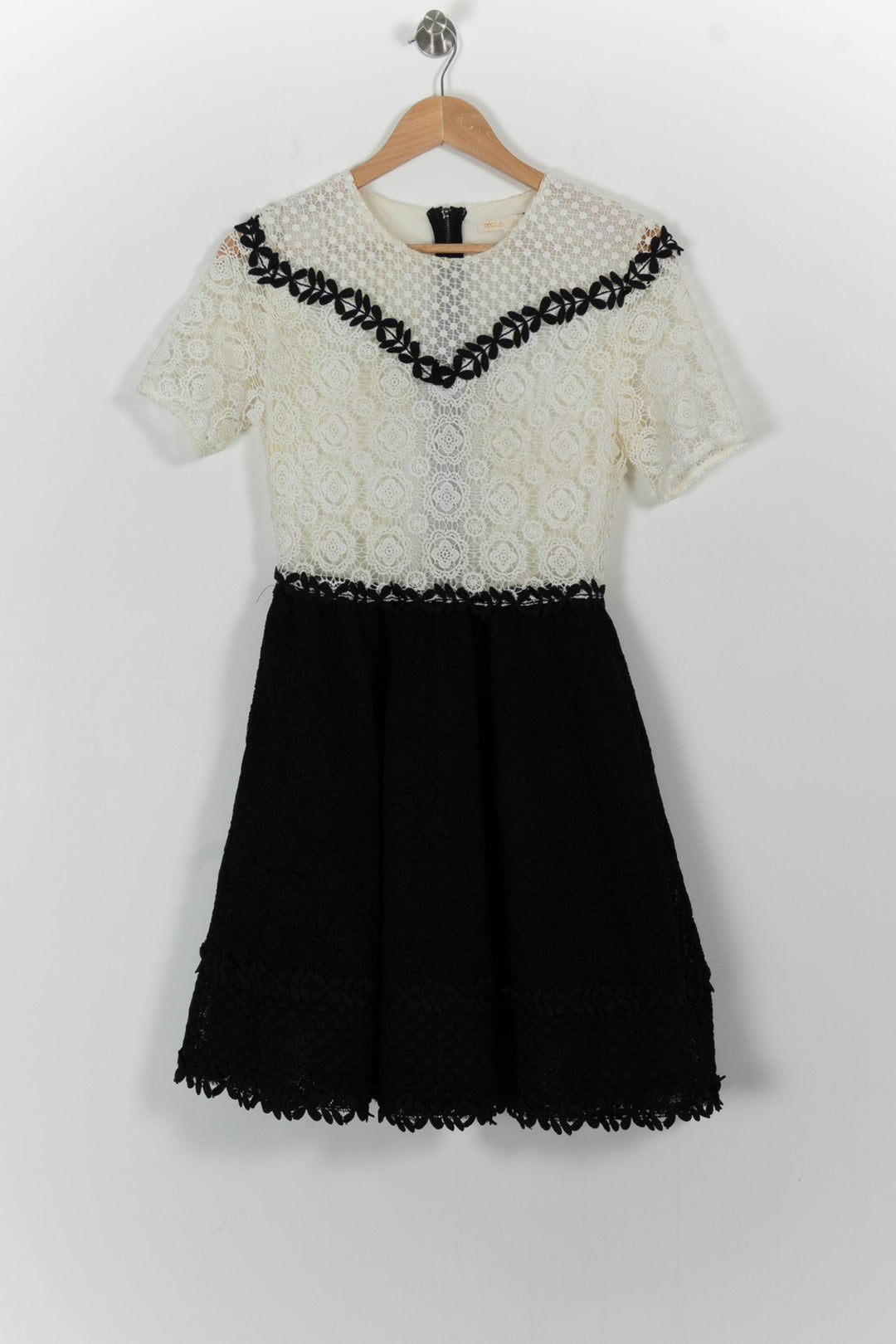 Robe Dentelle Noire et Blanche - Taille S/36 de la marque Maje | PARAD52032 - Vendu par Paradigme - Image 2