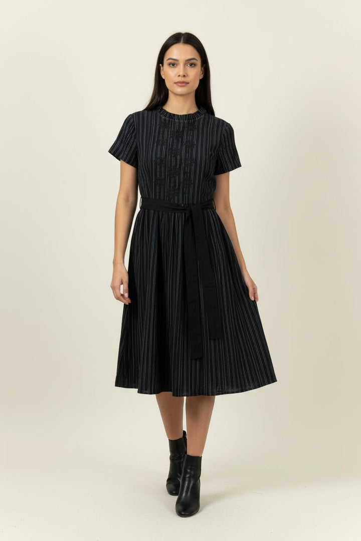 Robe Mi-longue Noire à Rayures - Taille M/38 de la marque Tara Jarmon | PARAD52344 - Vendu par Paradigme - Image 1