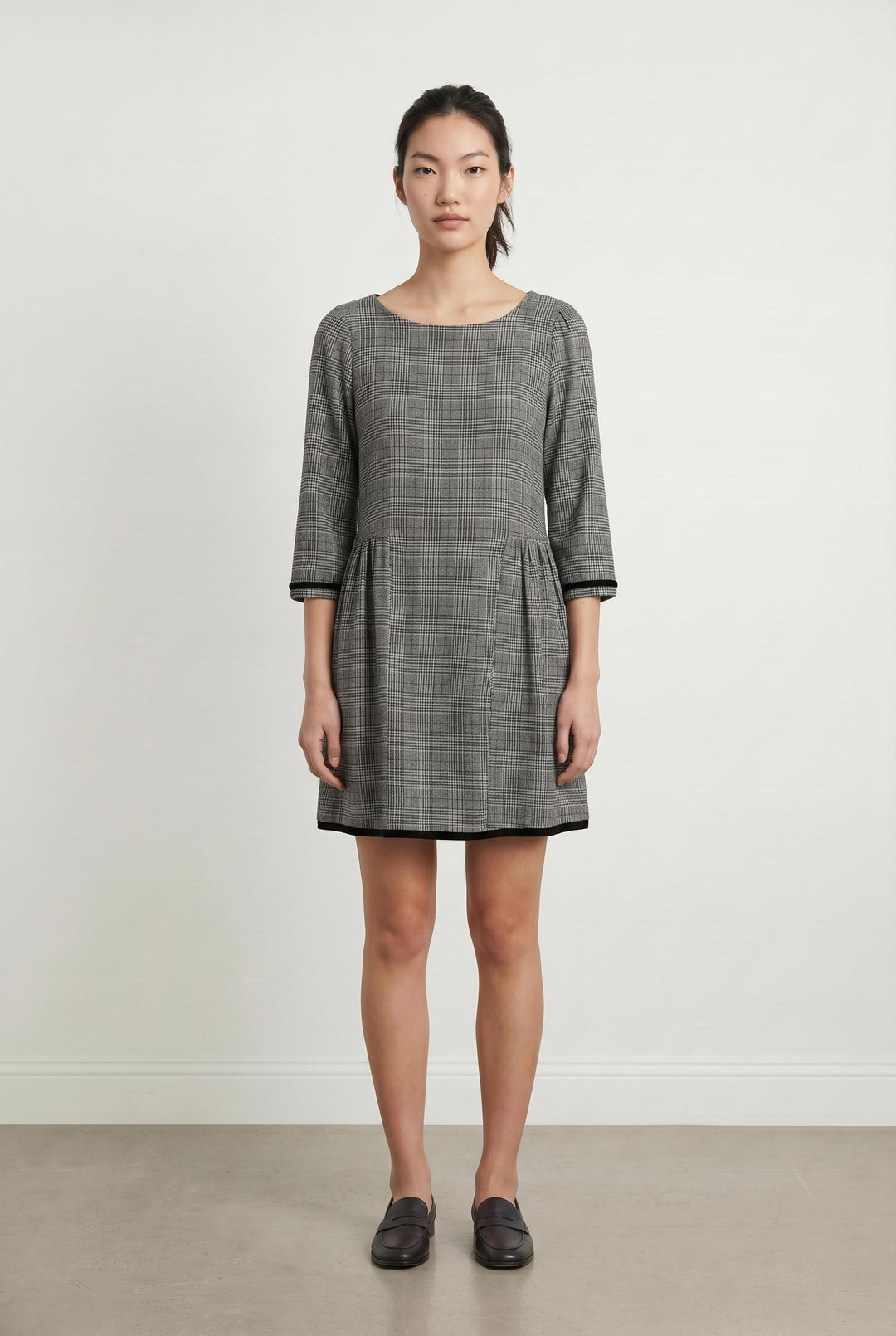 Robe Grise - Taille M/38 de la marque La Fée Maraboutée | PARAD57558 - Vendu par Paradigme - Image 1