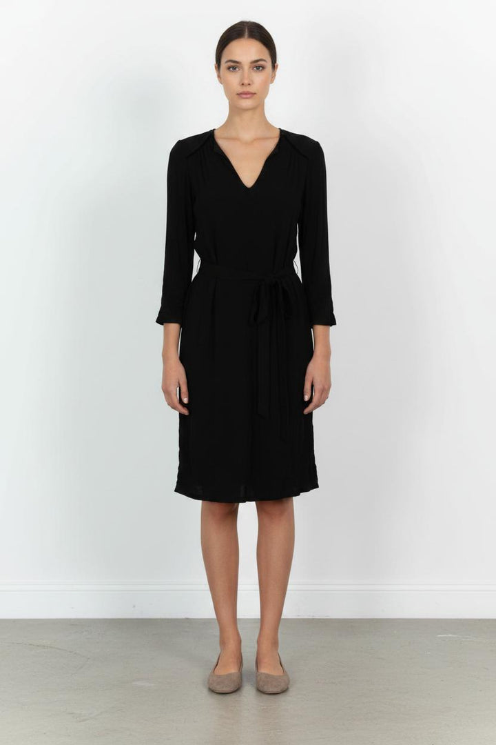 Robe Midi Noire - Taille M/38 de la marque Caroll | PARAD57643 - Vendu par Paradigme - Image 1