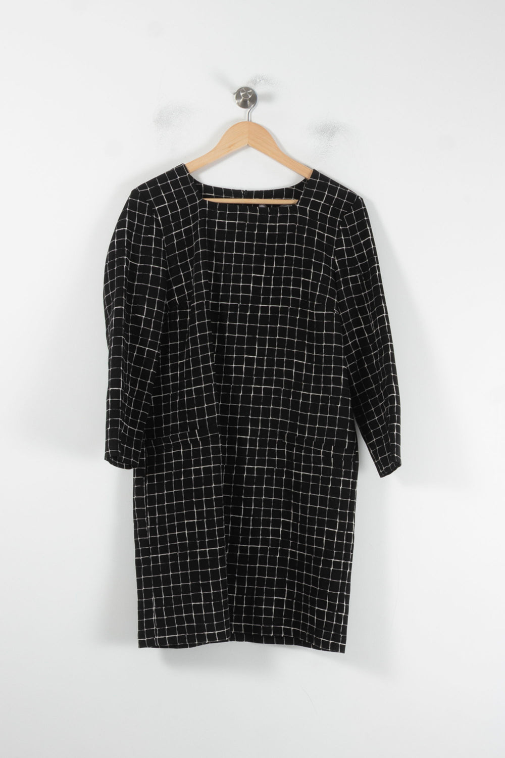 Robe Noire et Blanche - Taille XL/42 de la marque La Fée Maraboutée | PARAD60654 - Vendu par Paradigme - Image 2