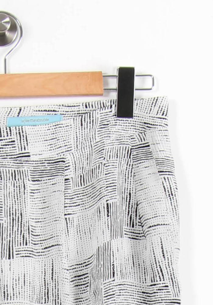 Jupe Blanche et Noire - Taille L/40 de la marque La Fée Maraboutée | PARAD61285 - Vendu par Paradigme - Image 3