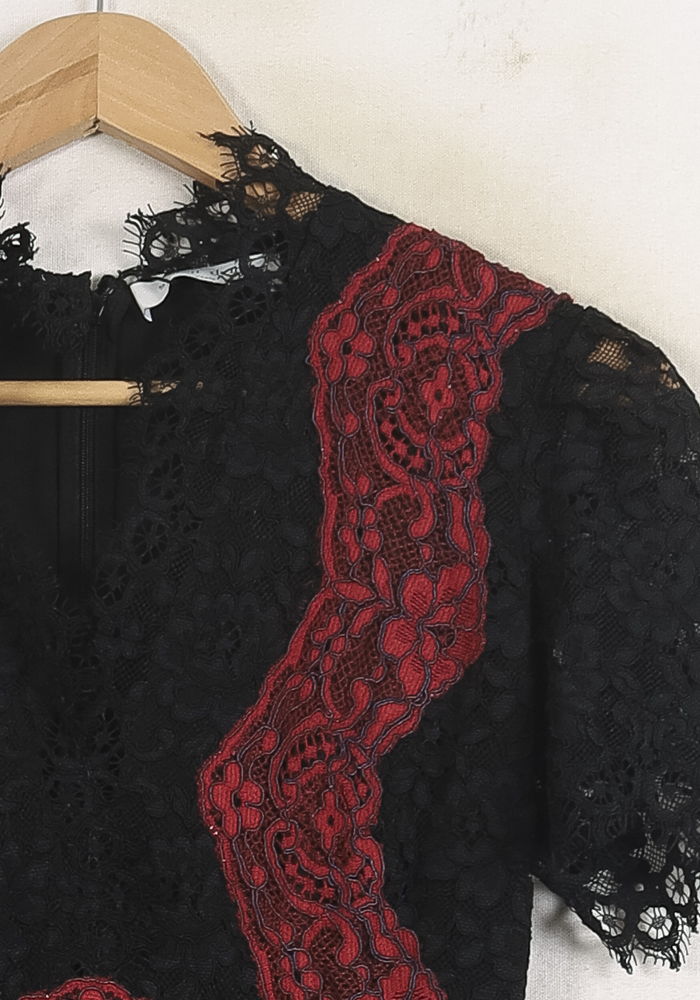 Robe Dentelle Noire et Rouge - Taille S/36 de la marque Sandro | PARAD61941 - Vendu par Paradigme - Image 3