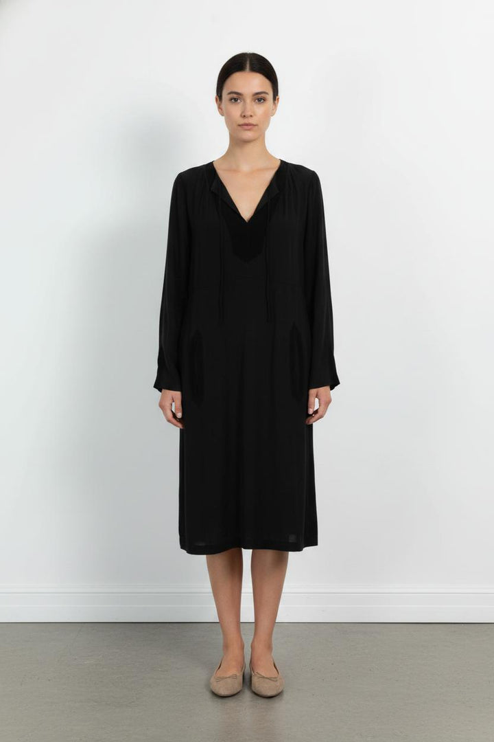 Robe Midi Noire - Taille L/40 de la marque Maje | PARAD64747 - Vendu par Paradigme - Image 1