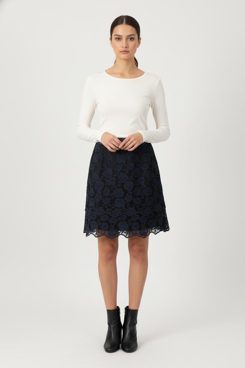 Jupe Courte Noire - Taille M/38 de la marque Sandro | PARAD64800 - Vendu par Paradigme - Image 1