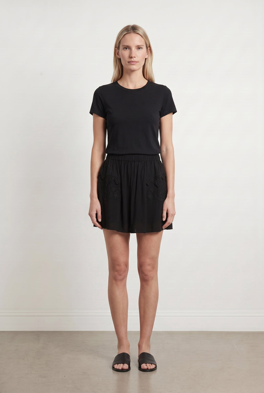 Jupe Courte Noire - Taille M/38 de la marque IRO | PARAD65920 - Vendu par Paradigme - Image 1