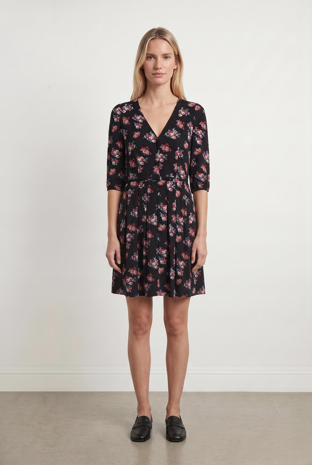 Robe Midi Noire à Fleurs Rouges - Taille M/38 de la marque Claudie Pierlot | PARAD66327 - Vendu par Paradigme - Image 1