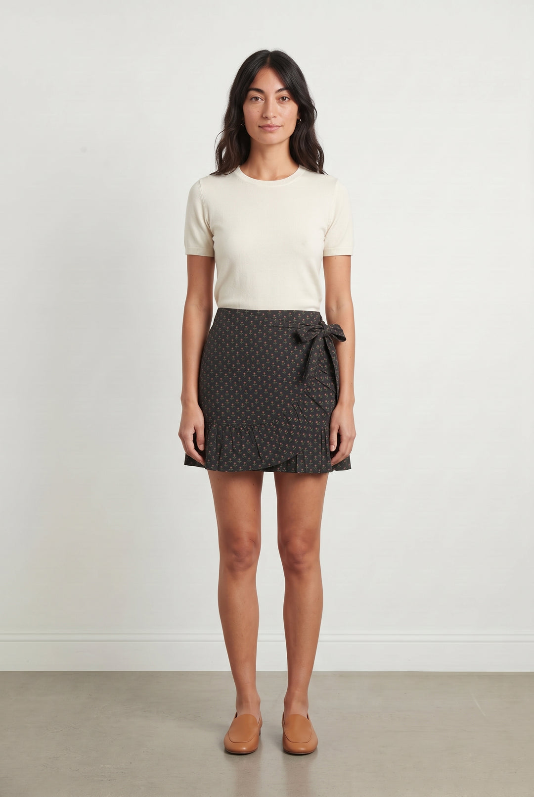 Jupe Portefeuille Noire à Fleurs - Taille M/38 de la marque Sézane | PARAD67439 - Vendu par Paradigme - Image 1