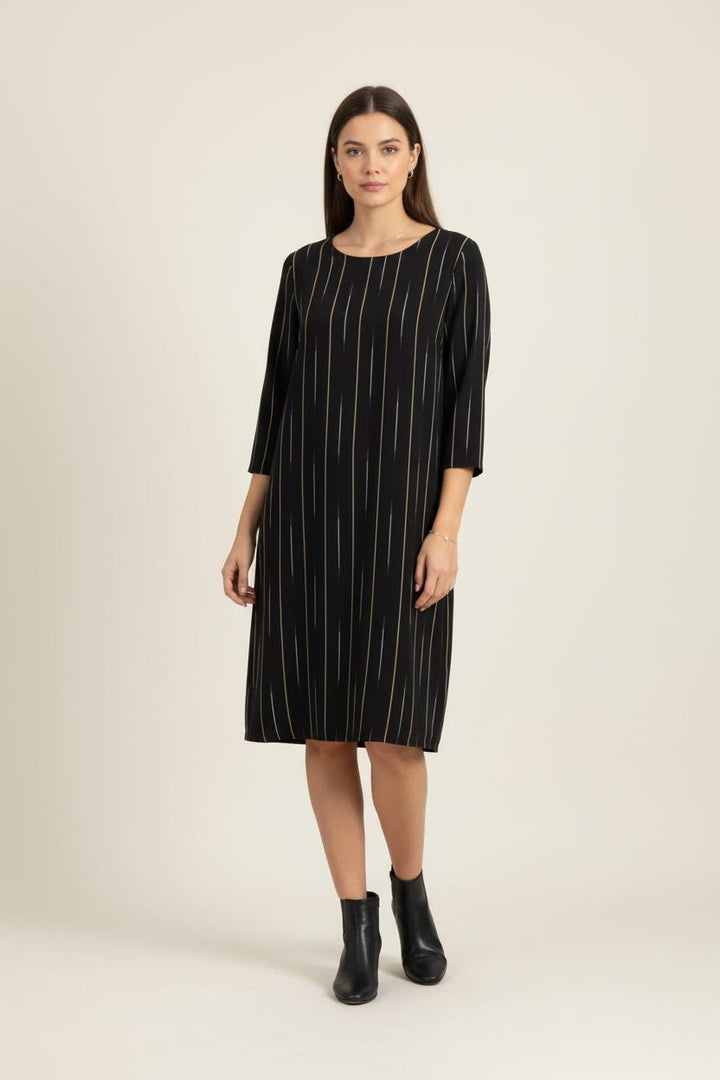 Robe Droite Noire à Rayures - Taille L/40 de la marque La Fée Maraboutée | PARAD68152 - Vendu par Paradigme - Image 1