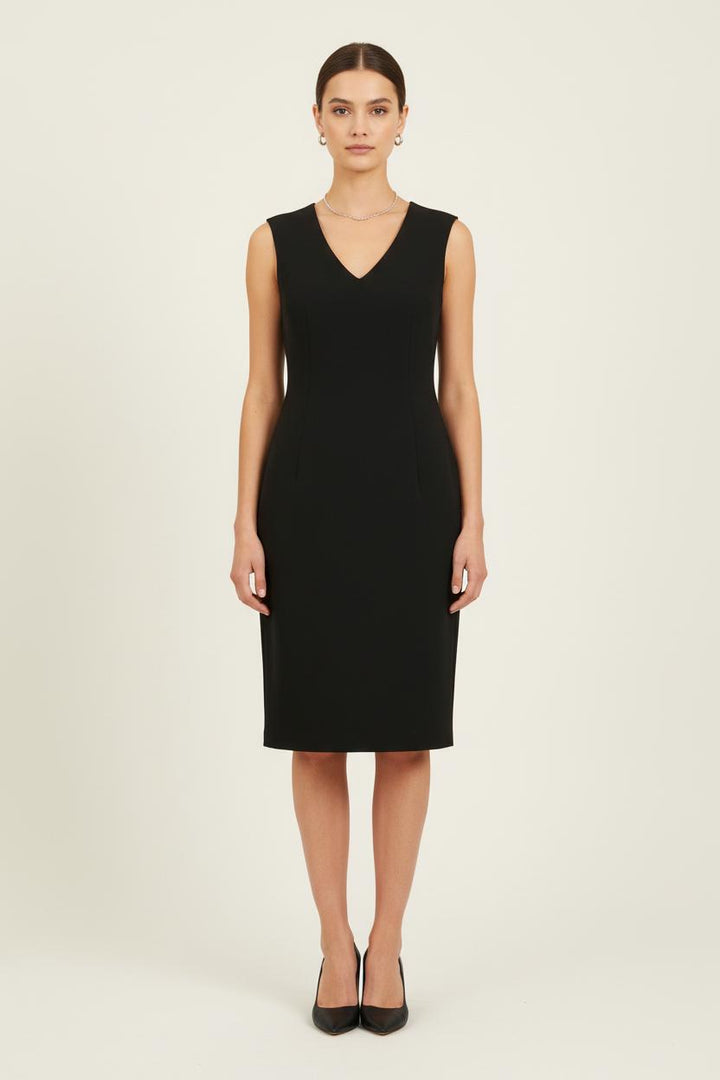 Robe Droite Noire - Taille M/38 de la marque La Fée Maraboutée | PARAD71991 - Vendu par Paradigme - Image 1
