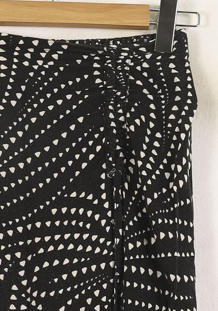Jupe Longue Noire et Blanche - Taille XS/34 de la marque La Fée Maraboutée | PARAD72860 - Vendu par Paradigme - Image 3