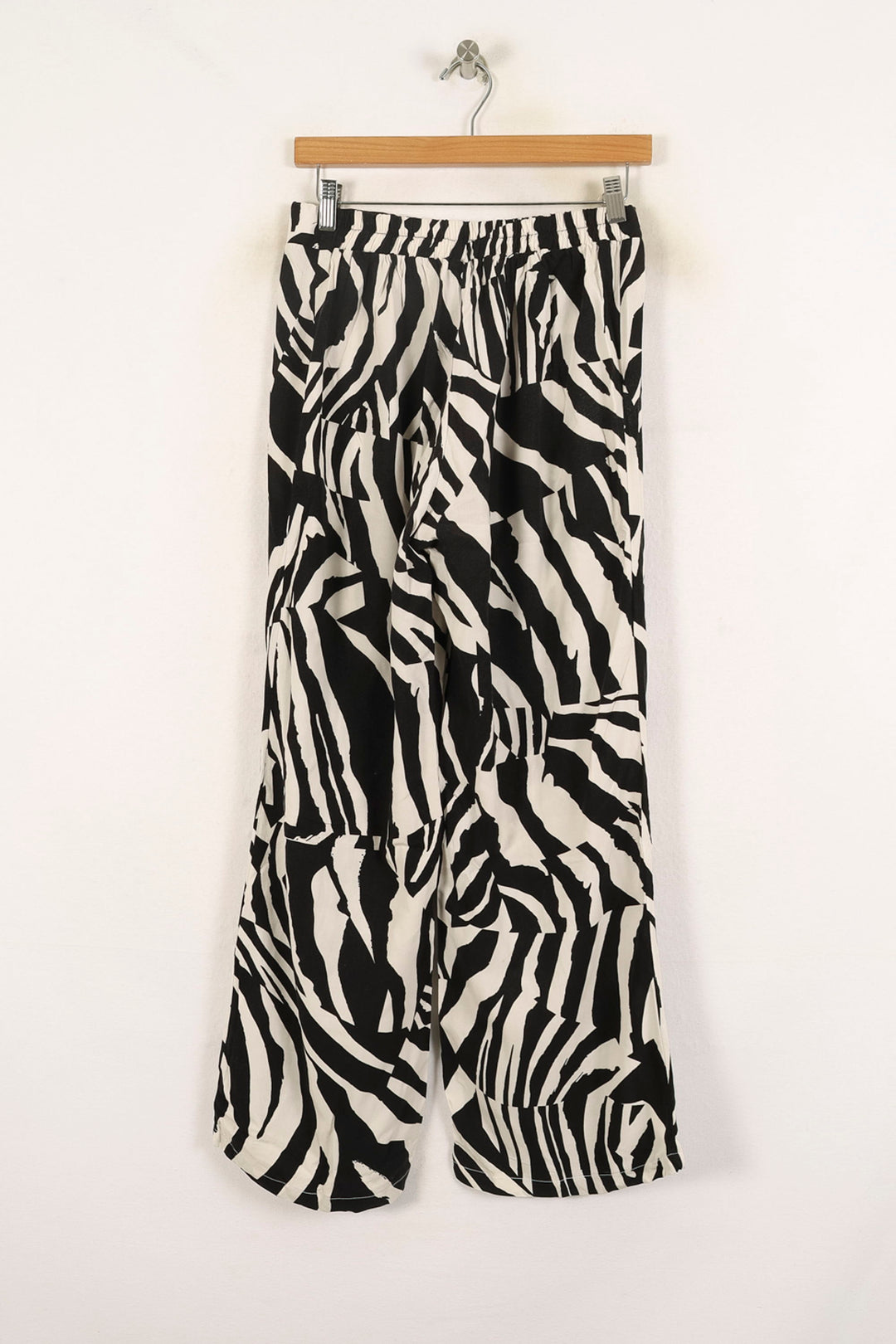 Pantalon Noir et Blanc - Taille M/38 de la marque La Fée Maraboutée | PARAD73120 - Vendu par Paradigme - Image 4