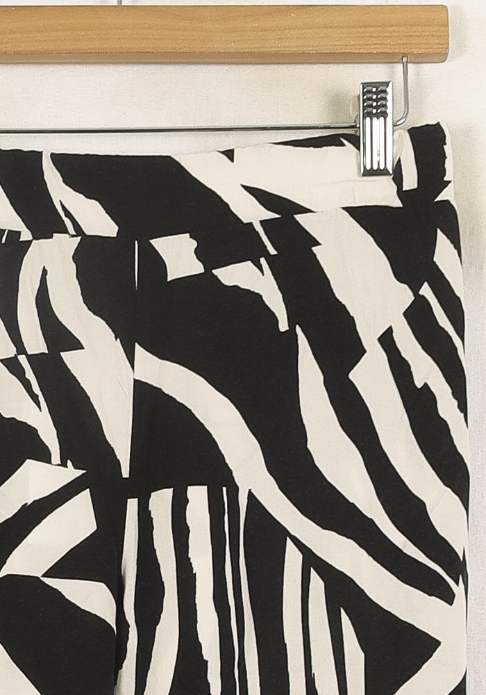 Pantalon Noir et Blanc - Taille M/38 de la marque La Fée Maraboutée | PARAD73120 - Vendu par Paradigme - Image 3